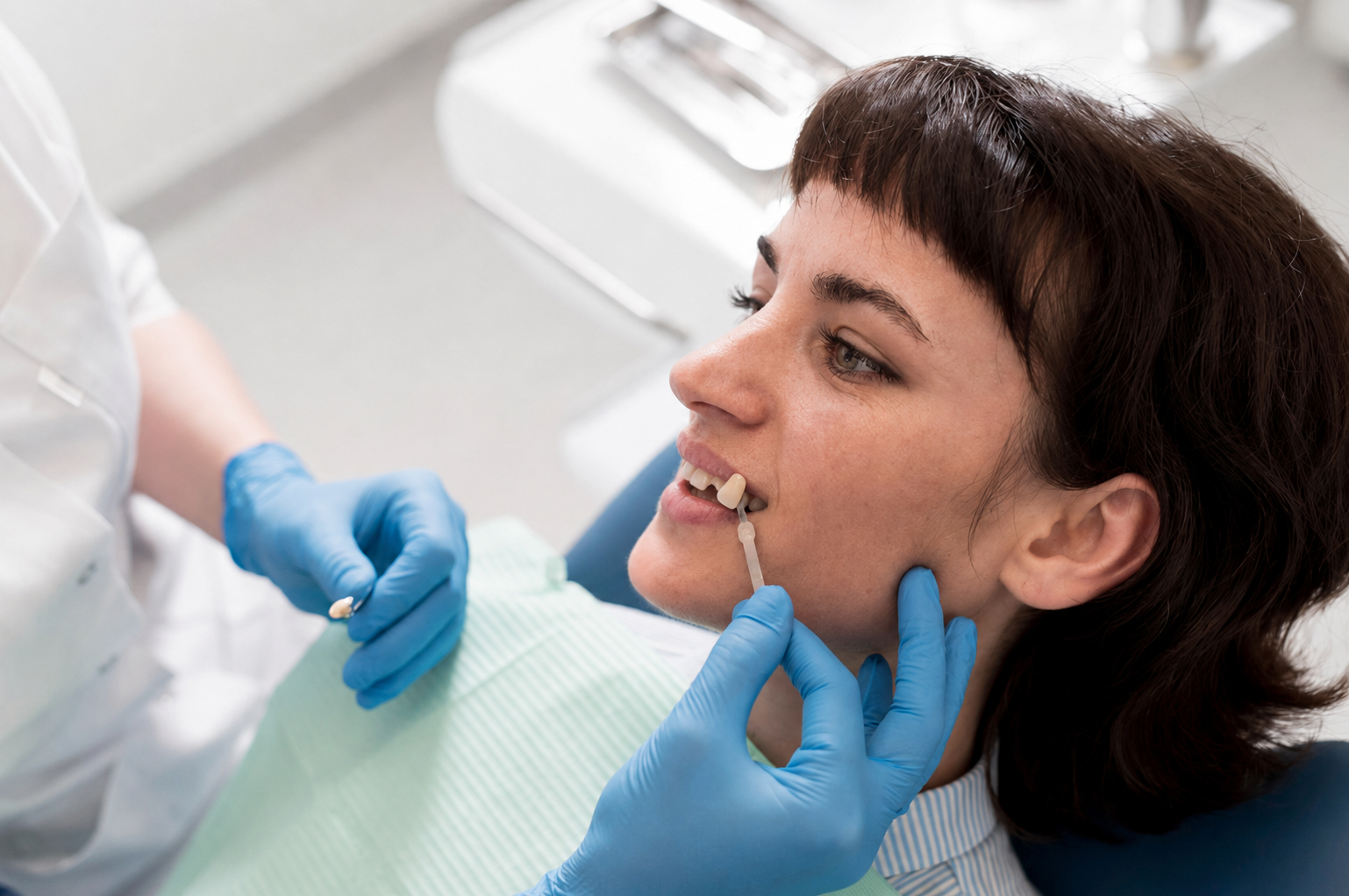 chipped-teeth-treatment Treatment Options for a Chipped Tooth